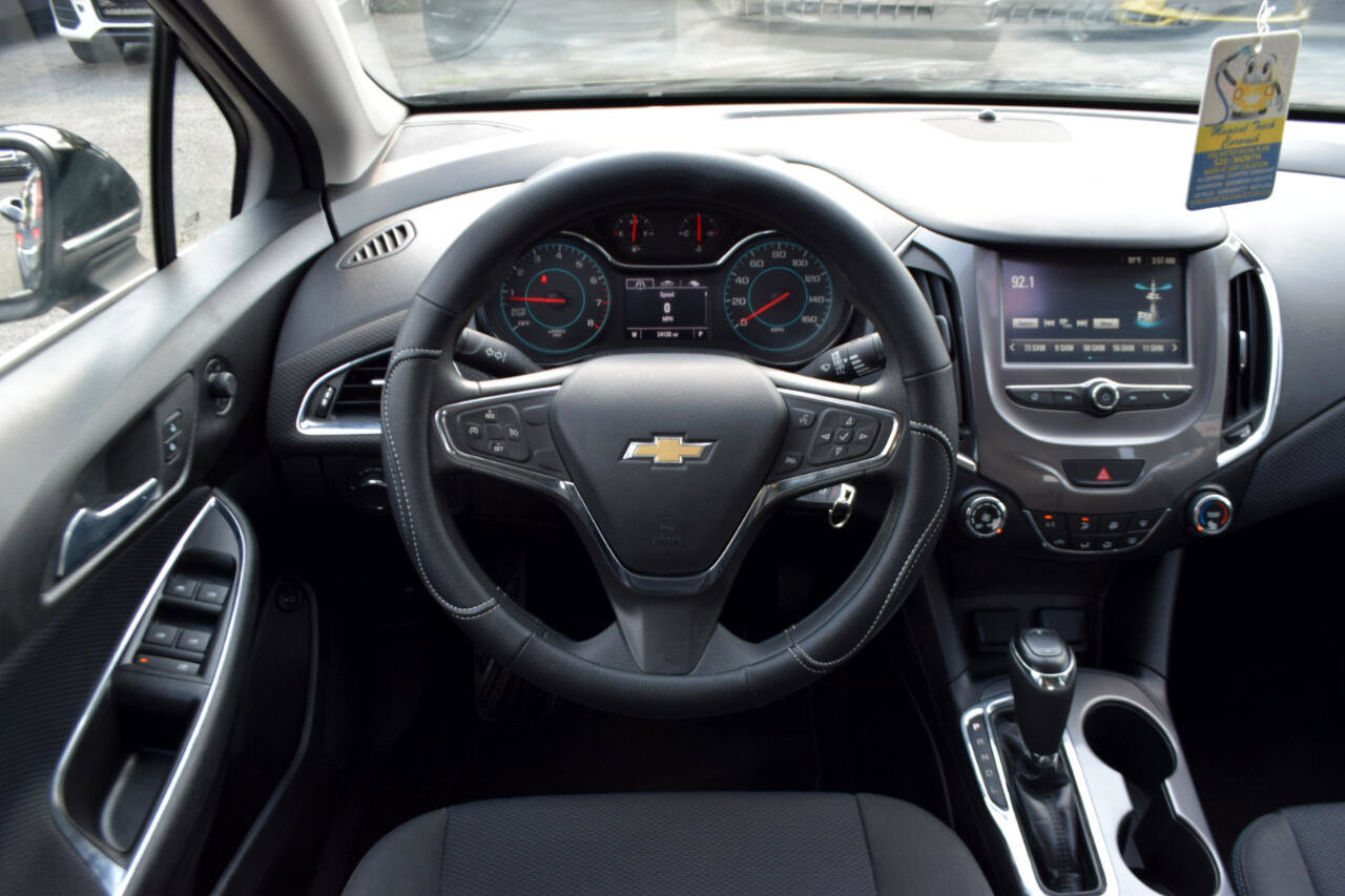 Used 2017 Chevrolet Cruze LT image 13