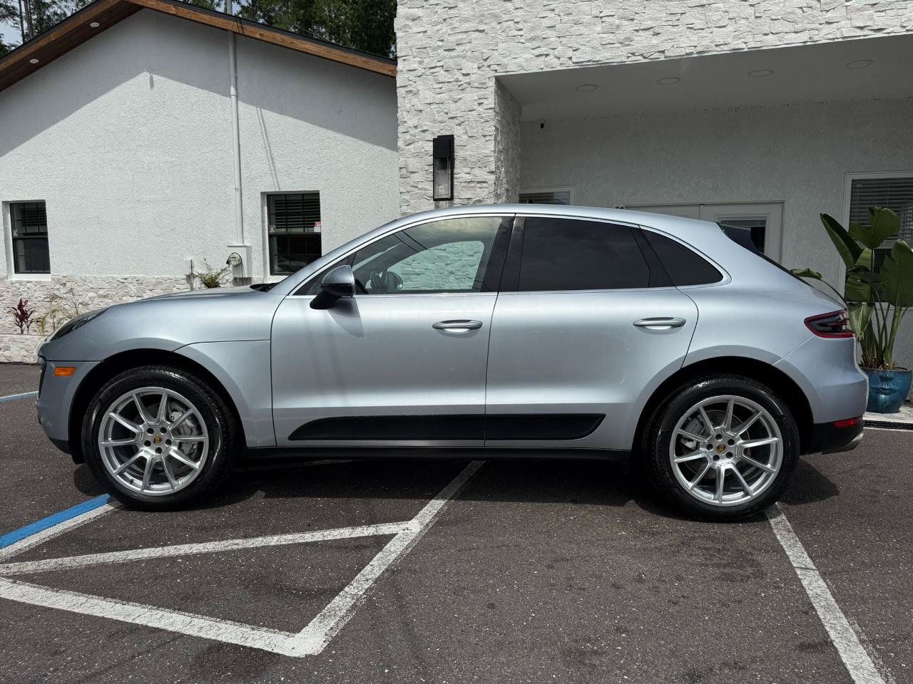 Used 2015 Porsche Macan S AWD/4WD image 2