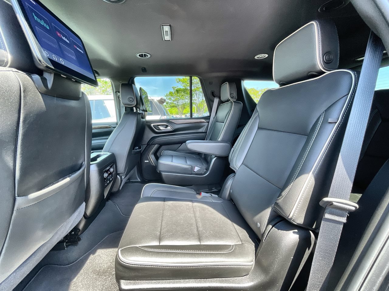 Used 2024 Chevrolet Tahoe Premier AWD/4WD image 25