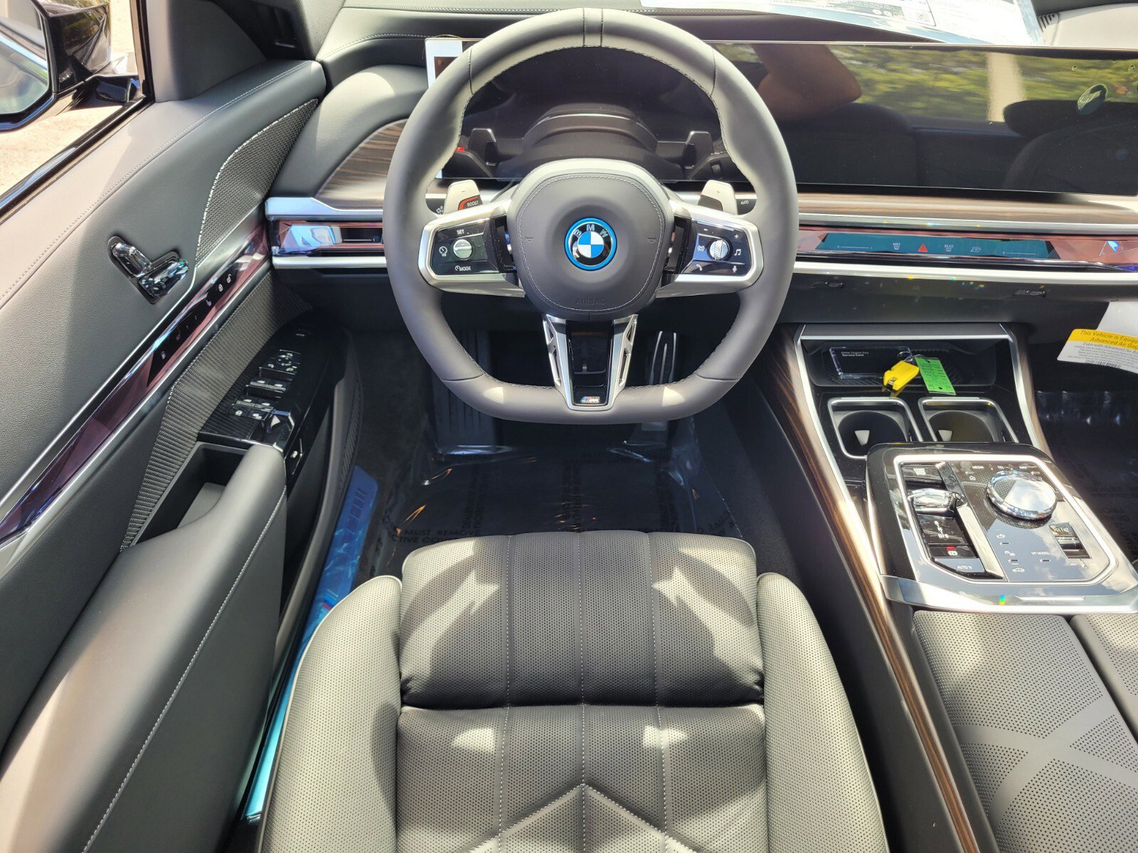 New 2026 BMW 750e xDrive w/ Executive Package image 12