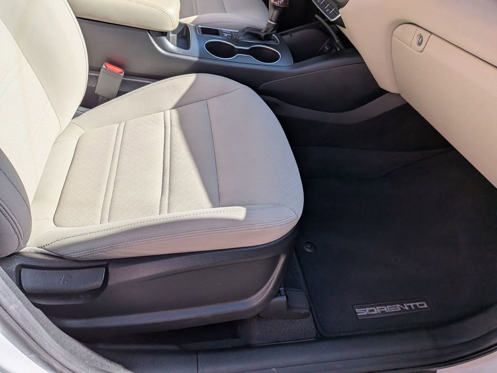 Used 2018 Kia Sorento LX image 28