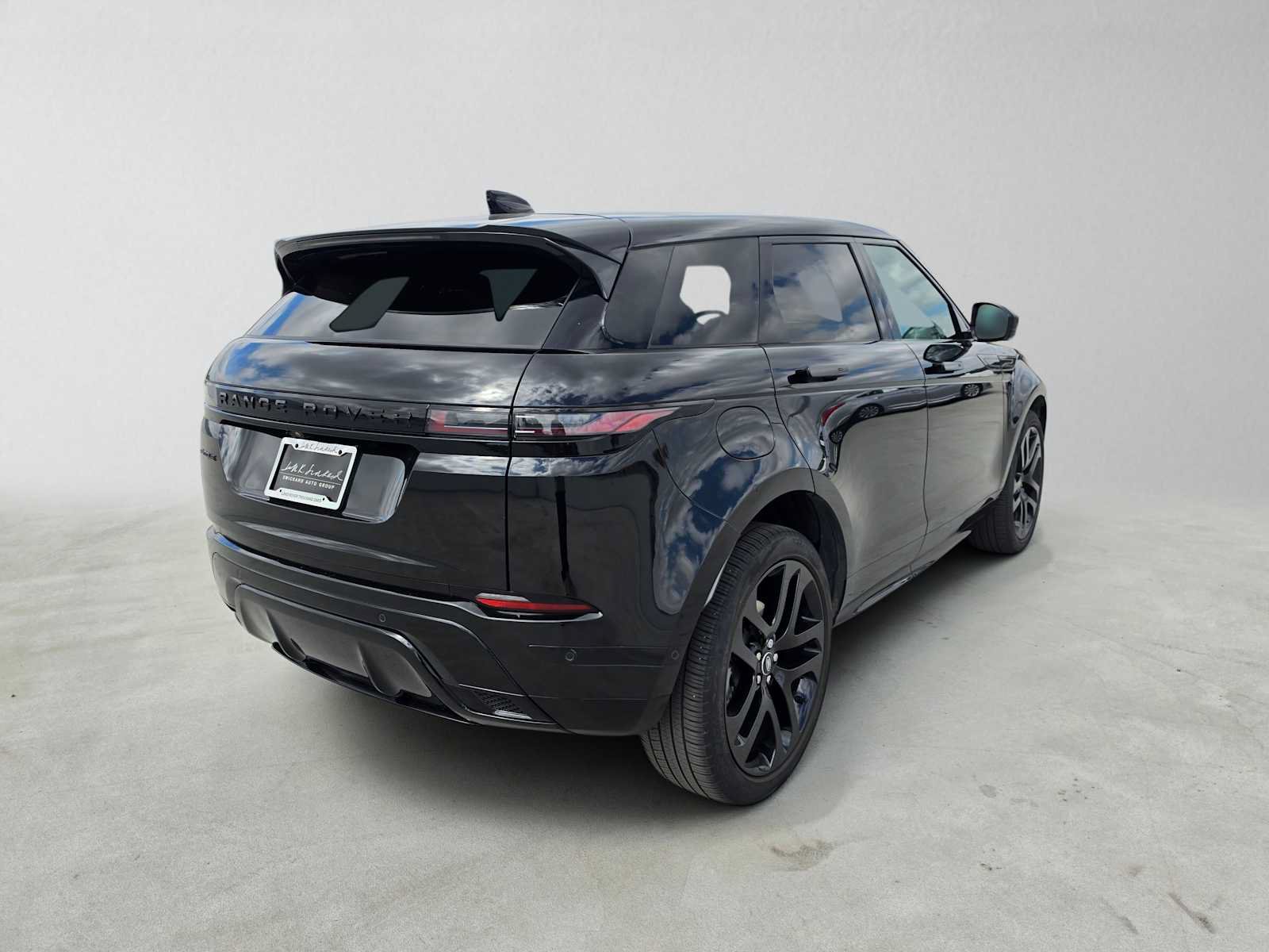 Used 2024 Land Rover Range Rover Evoque Dynamic SE AWD/4WD image 5