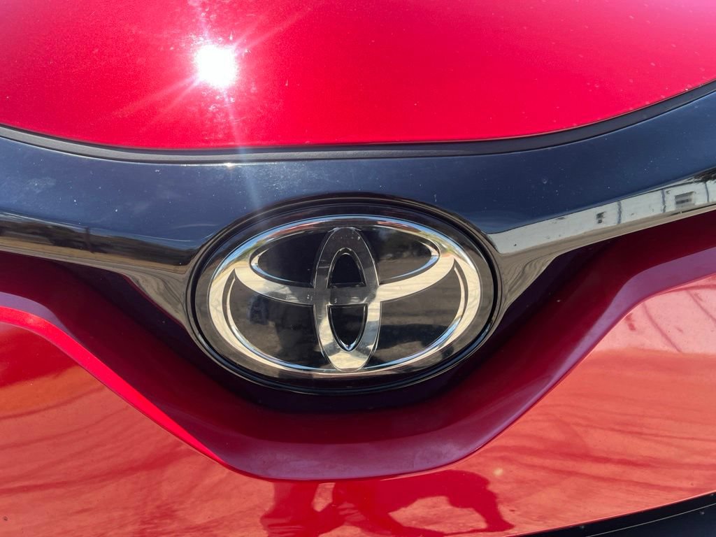 Used 2022 Toyota C-HR XLE FWD image 21