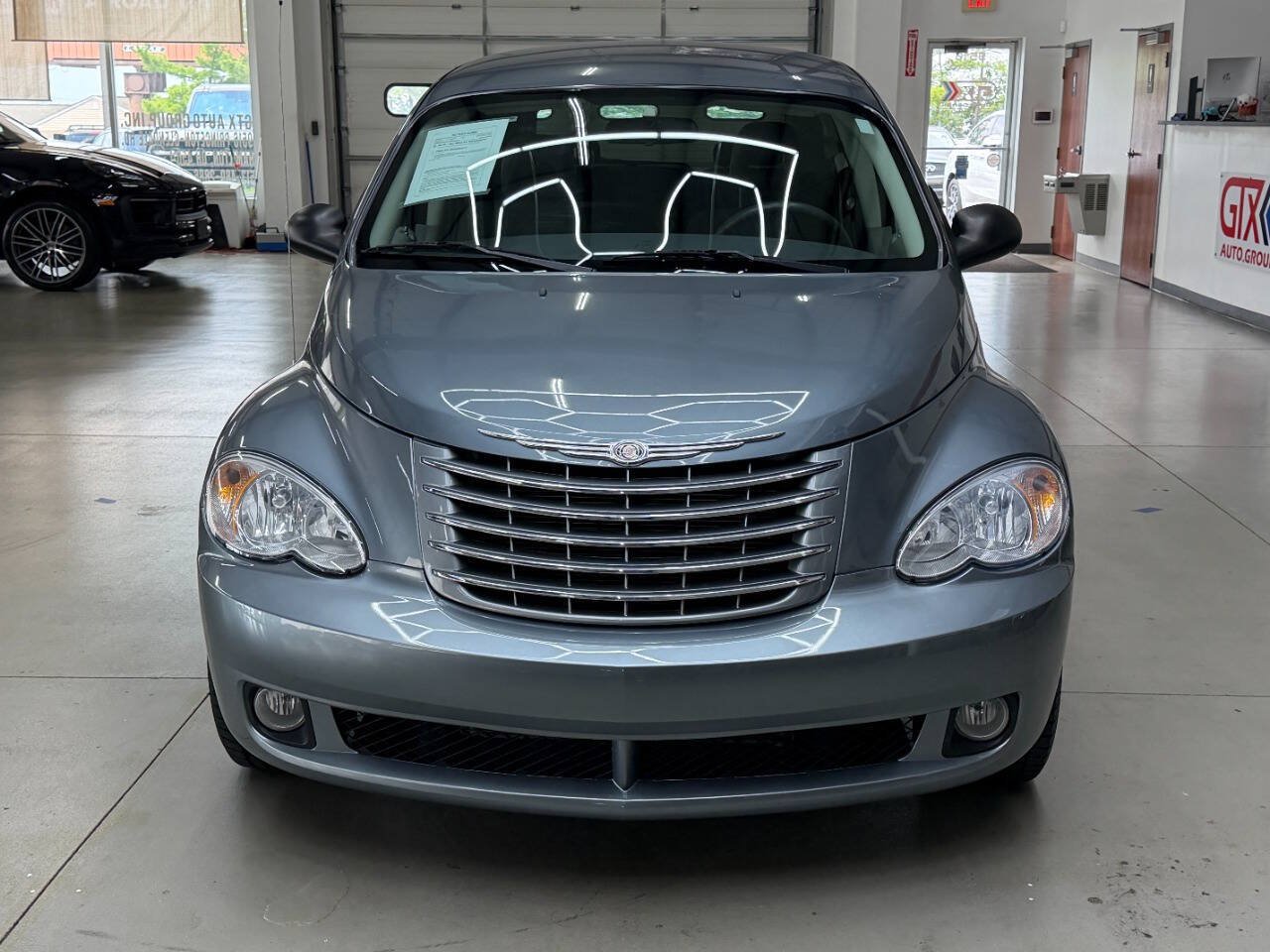 Used 2010 Chrysler PT Cruiser FWD image 6