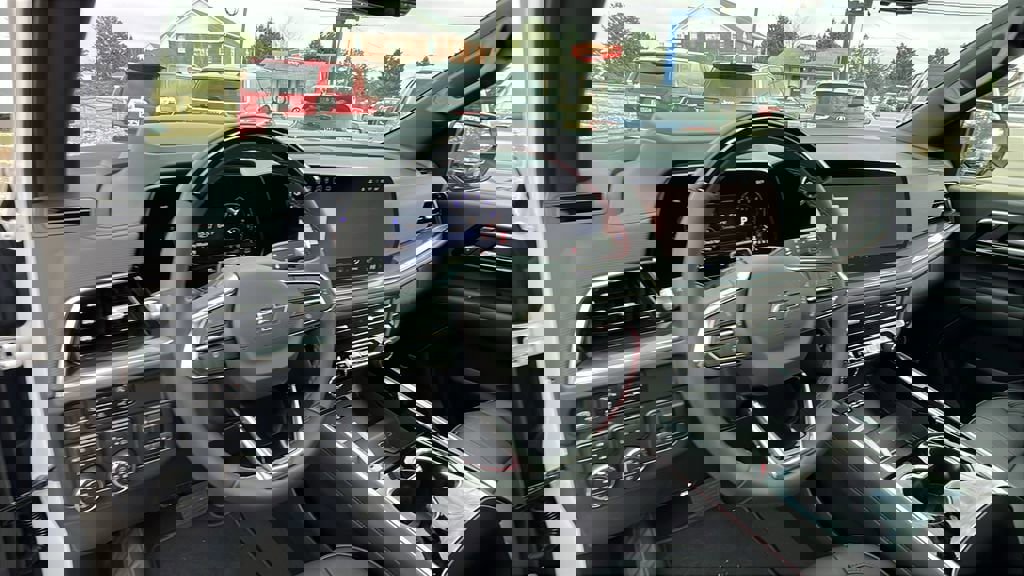 New 2025 Chevrolet Suburban RST w/ Advanced Technology Package image 21