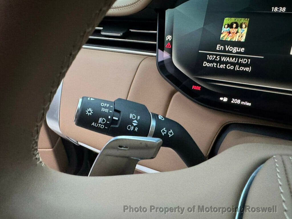 Used 2025 Land Rover Range Rover SV AWD/4WD image 44