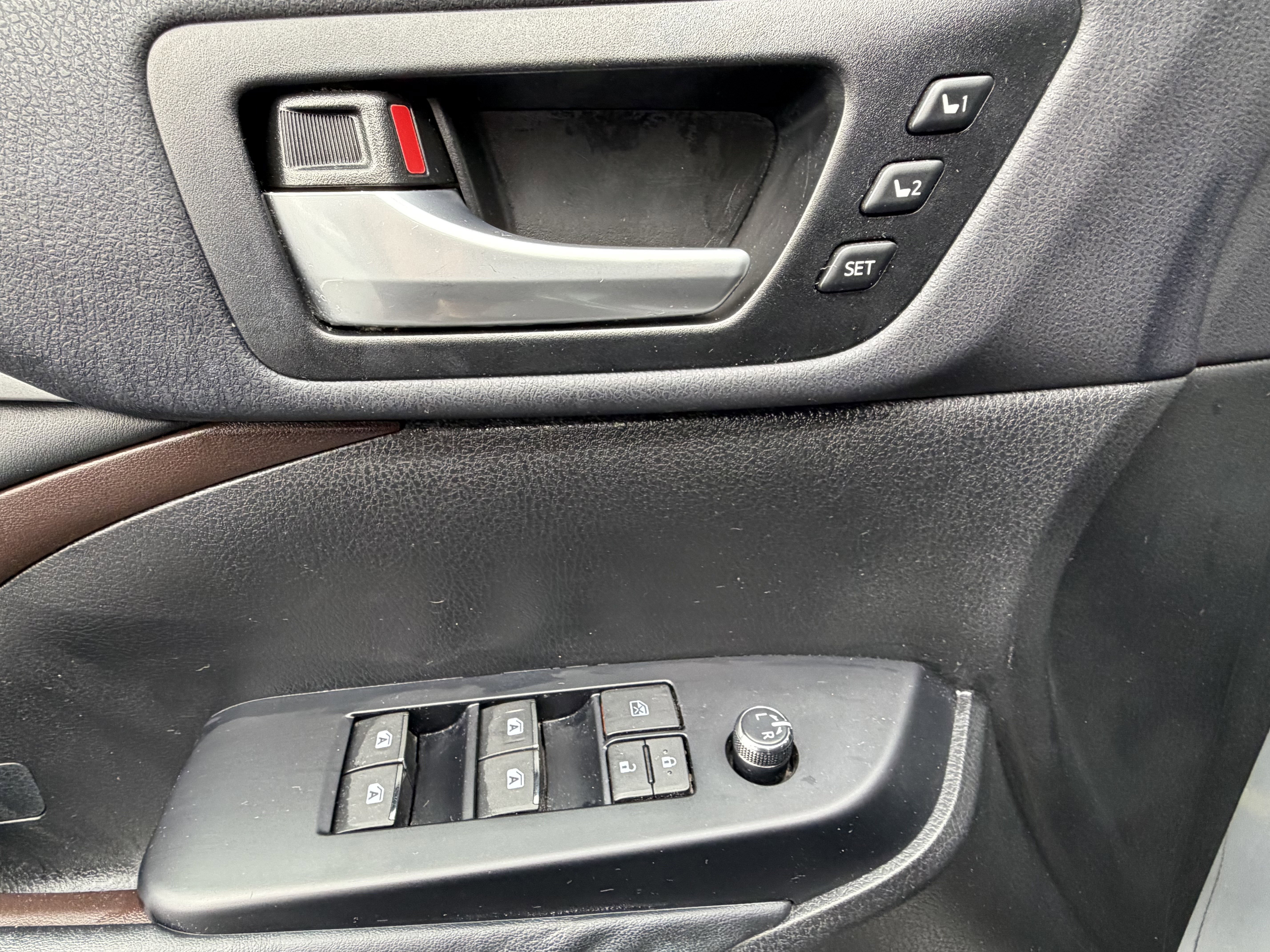 Used 2015 Toyota Highlander Limited AWD/4WD image 14