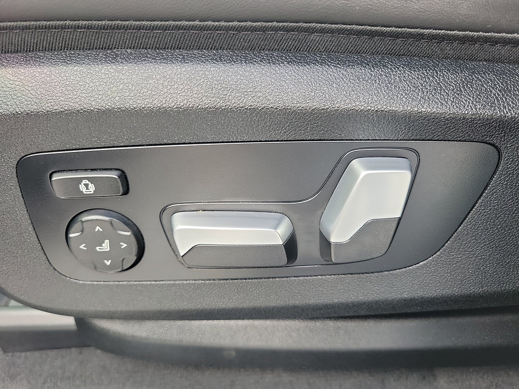 Used 2024 BMW X5 sDrive40i w/ M Sport Package RWD image 19
