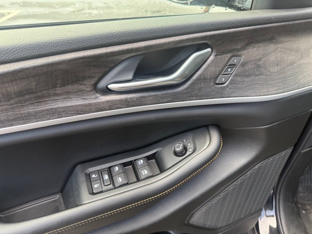 New 2026 Jeep Grand Cherokee L Limited AWD/4WD image 13
