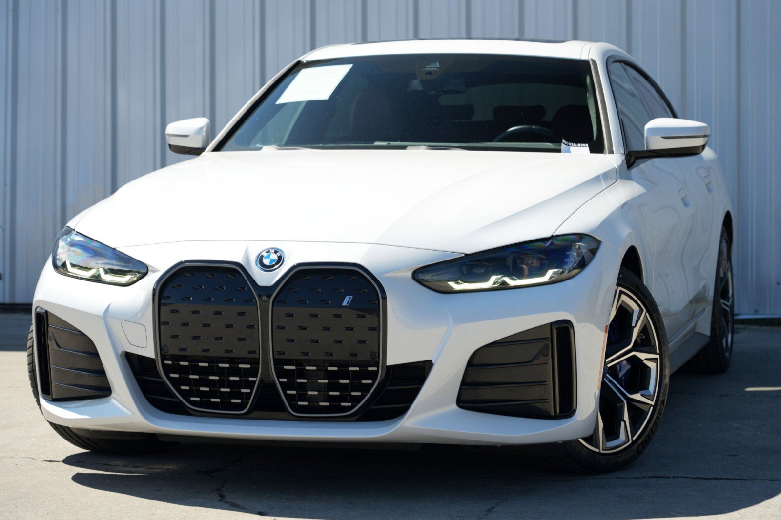 Used 2022 BMW i4 eDrive40 w/ M Sport Package image 3