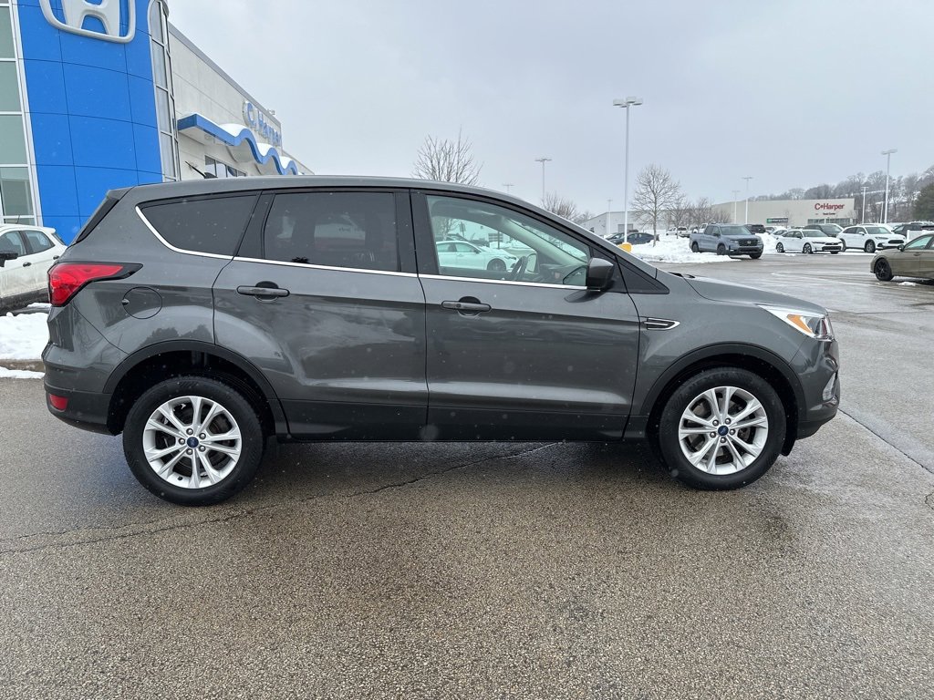 Used 2019 Ford Escape SE image 2