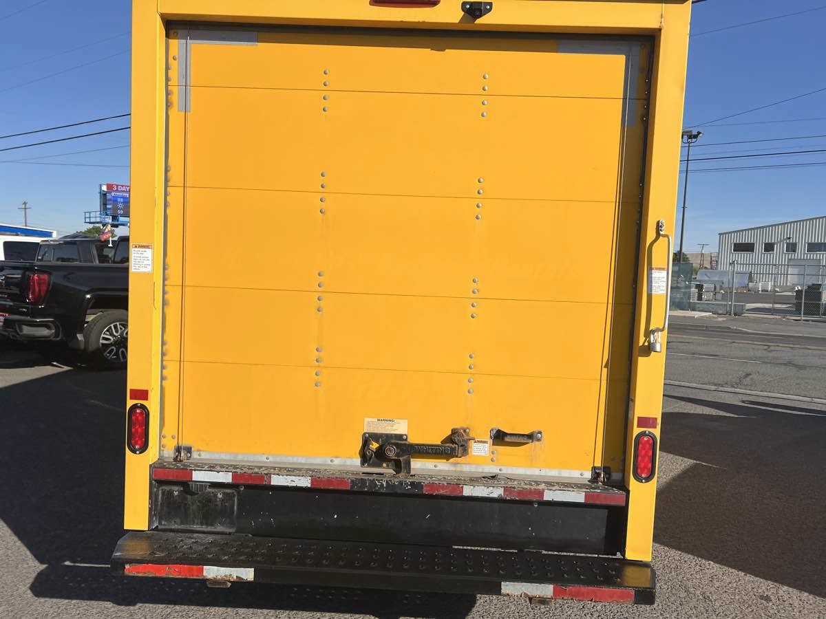 Used 2018 GMC Savana 3500 w/ Driver Convenience Package RWD image 6