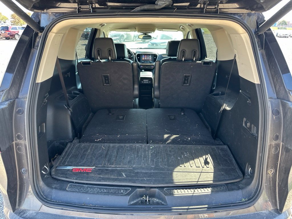 Used 2017 GMC Acadia Denali w/ Technology Package FWD image 9