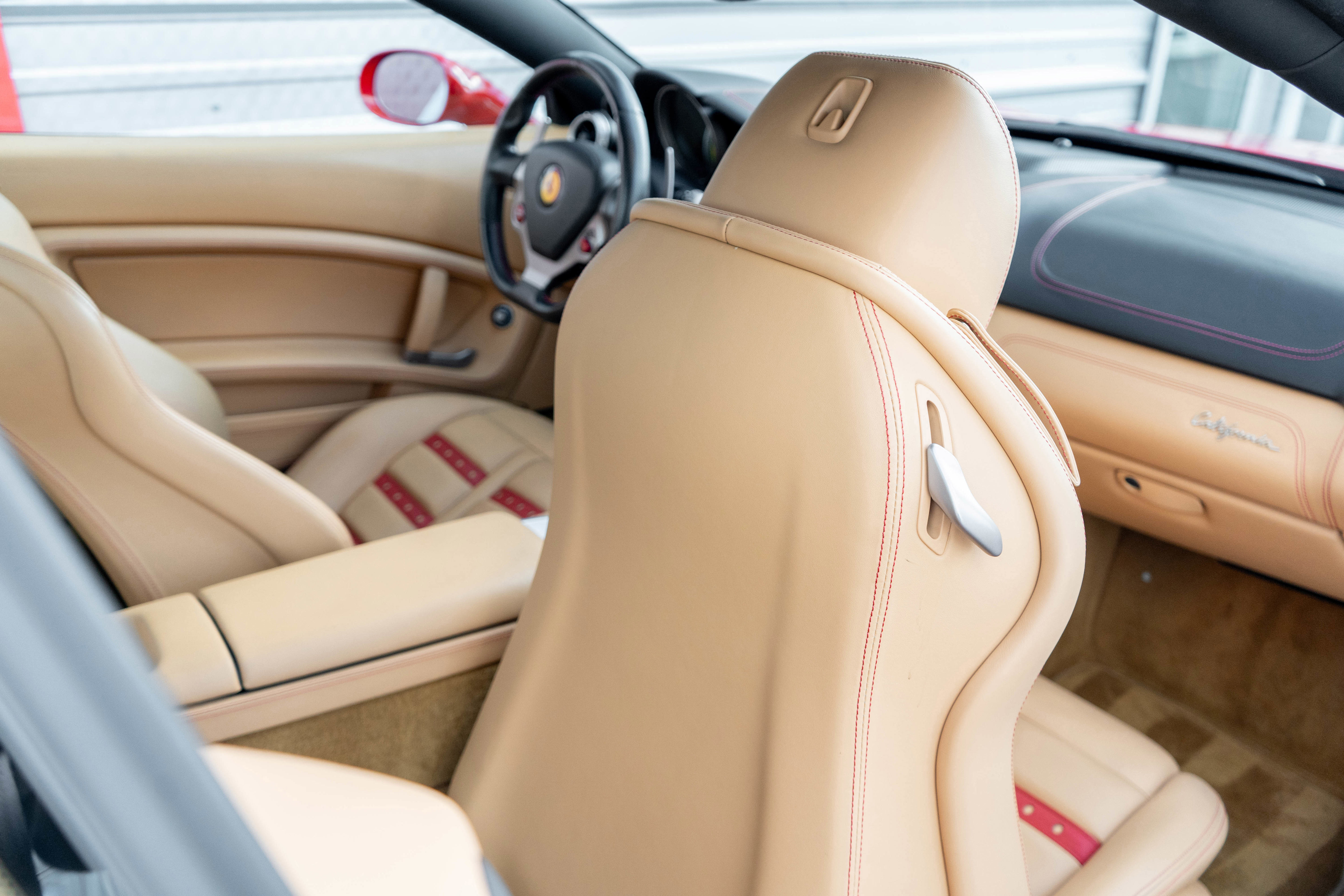Used 2010 Ferrari California RWD image 31