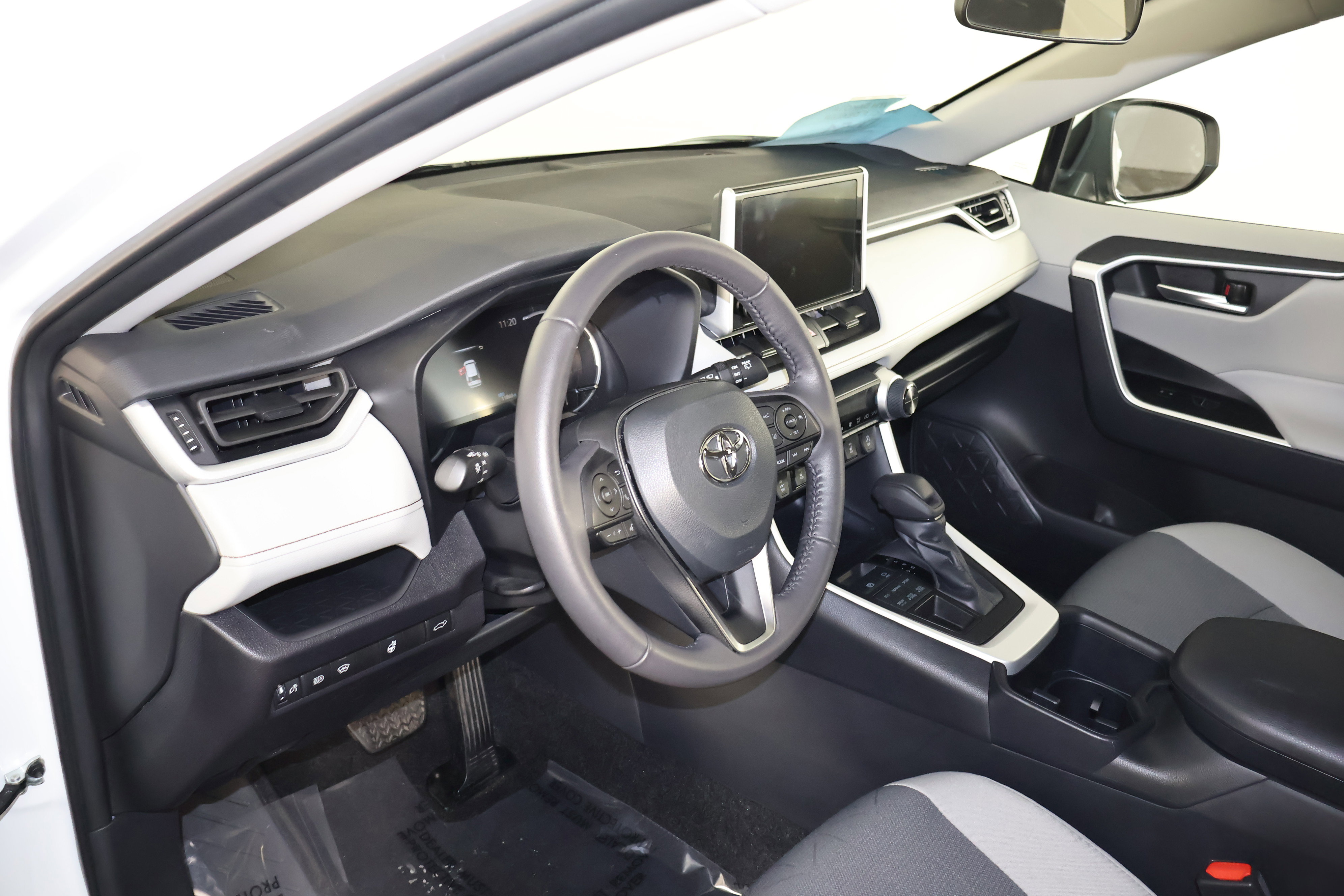 Used 2025 Toyota RAV4 XLE w/ Convenience Package image 39