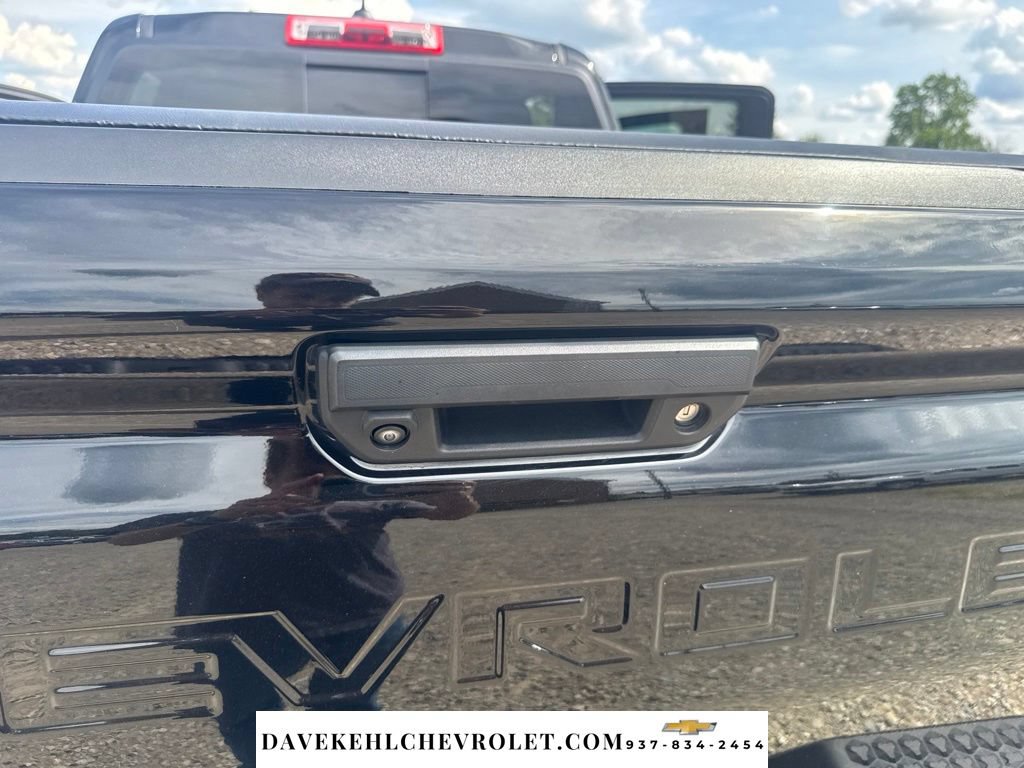 Used 2025 Chevrolet Colorado ZR2 w/ Technology Package AWD/4WD image 5
