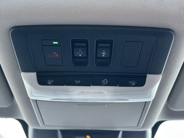 Used 2023 Nissan Rogue SV w/ SV Premium Package image 36