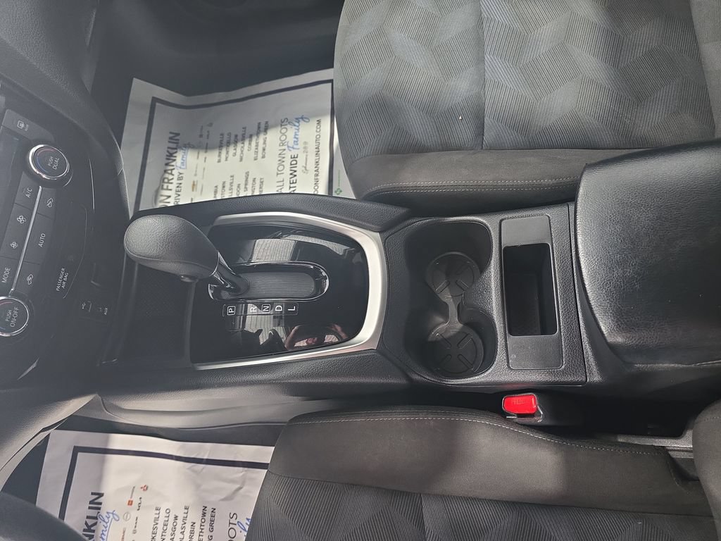 Used 2016 Nissan Rogue SV AWD/4WD image 24