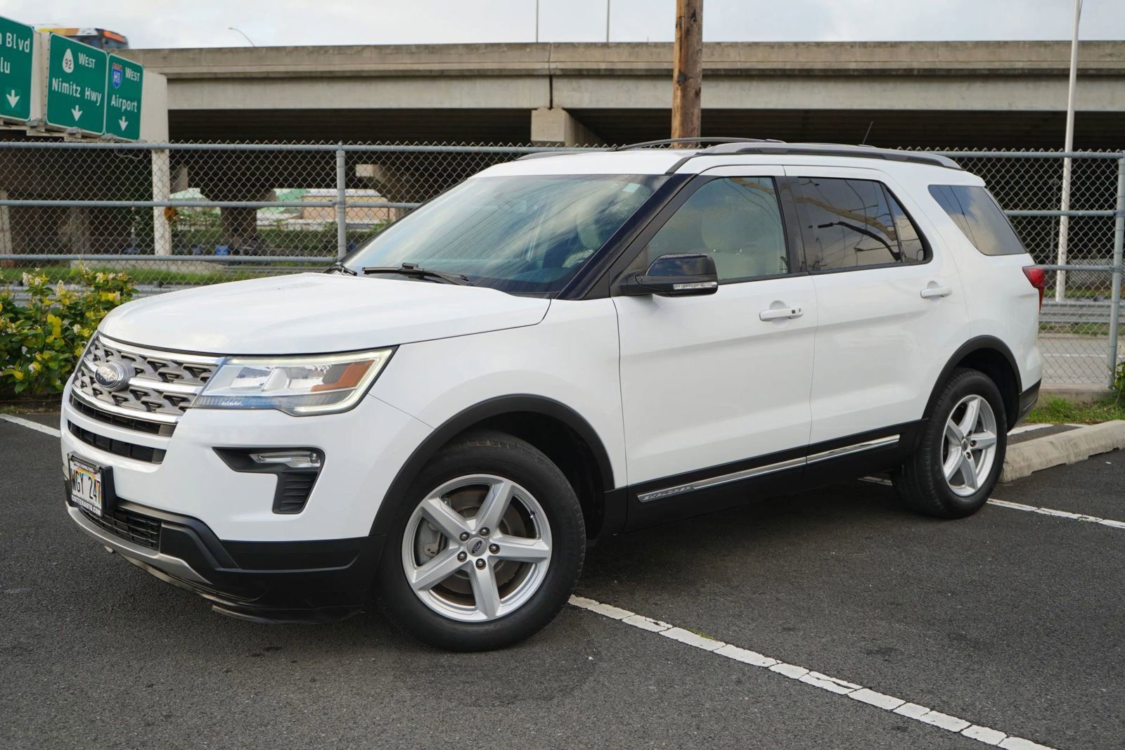 Used 2018 Ford Explorer XLT w/ Equipment Group 201A image 3