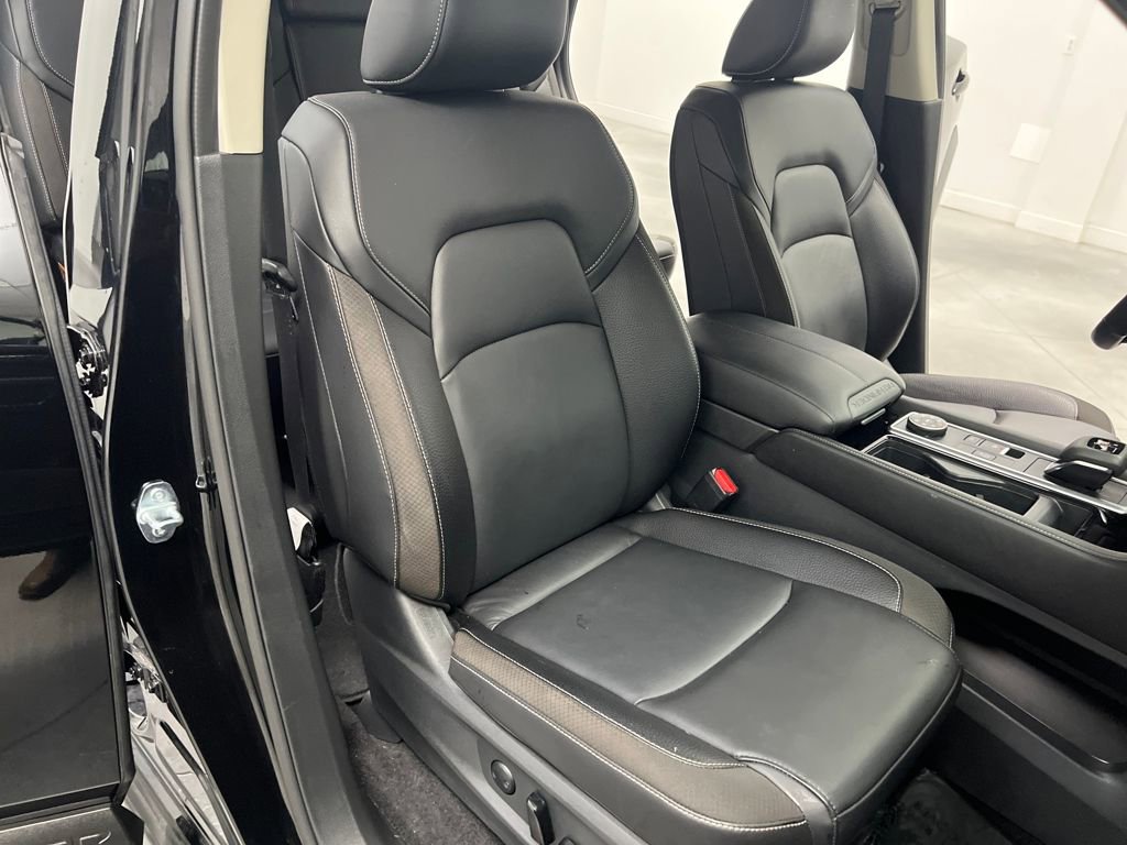 Used 2025 Nissan Pathfinder SL image 22