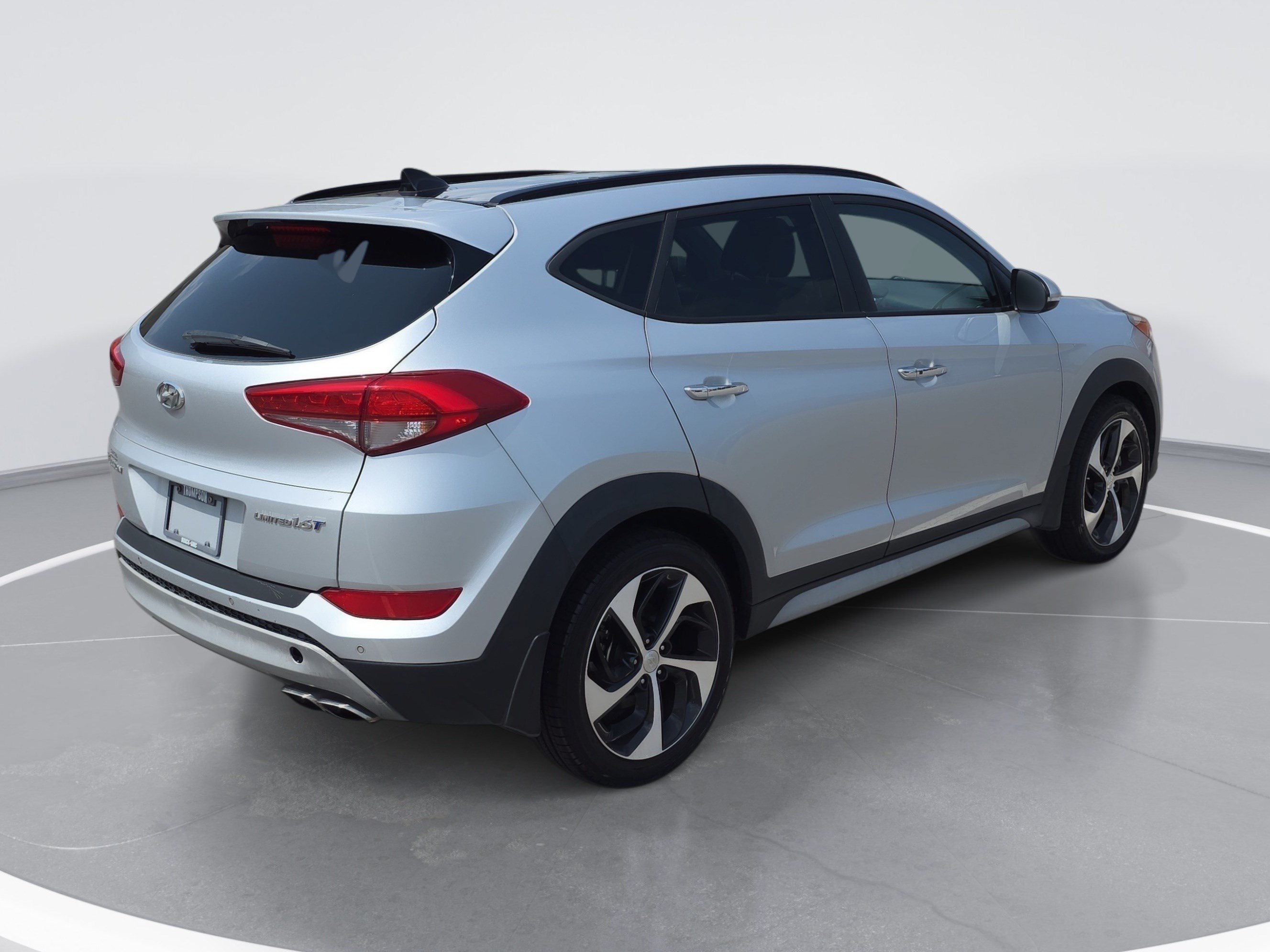 Used 2017 Hyundai Tucson Limited w/ Limited Ultimate Package 03 FWD image 3
