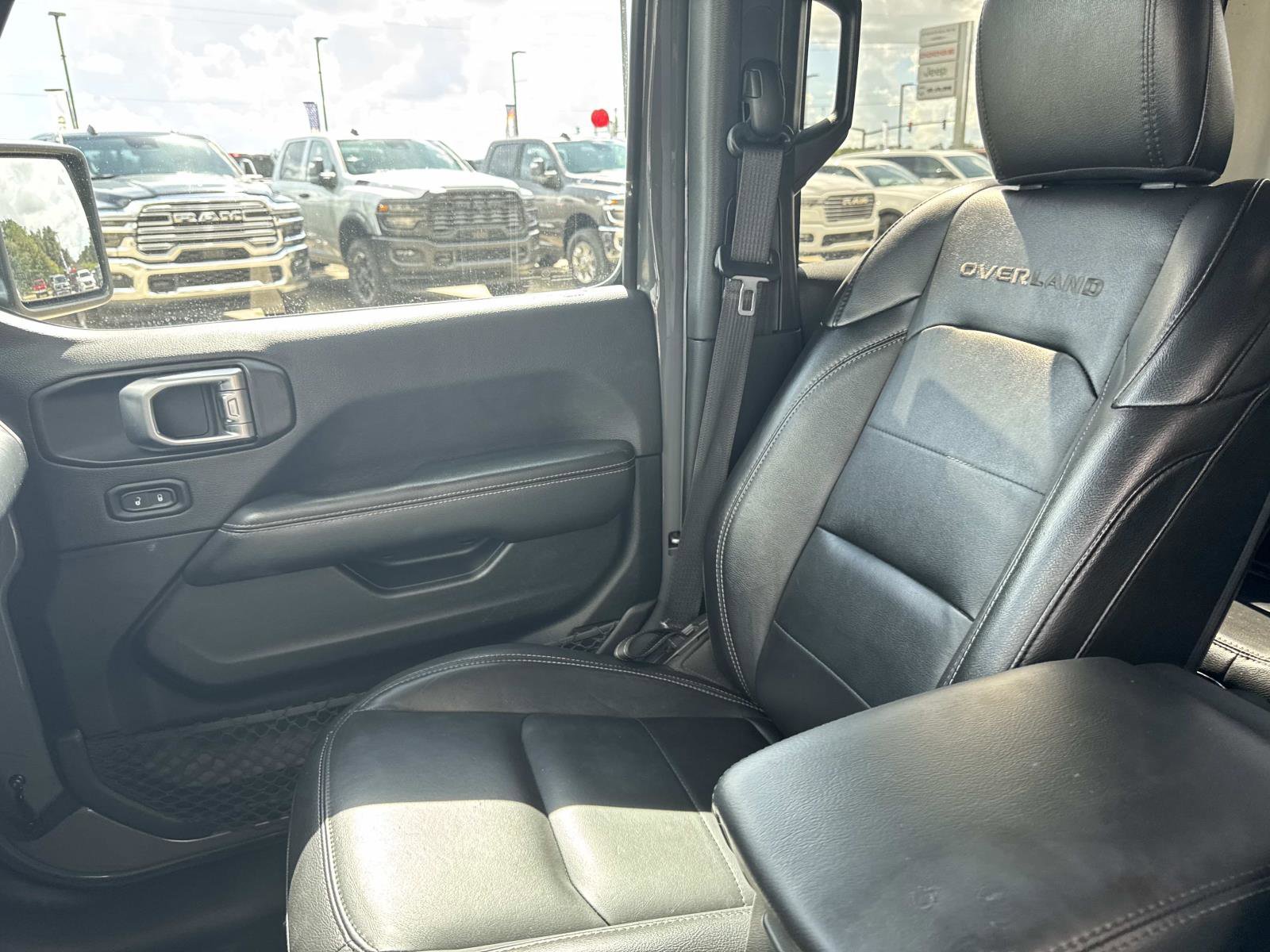 Used 2020 Jeep Gladiator Overland AWD/4WD image 15