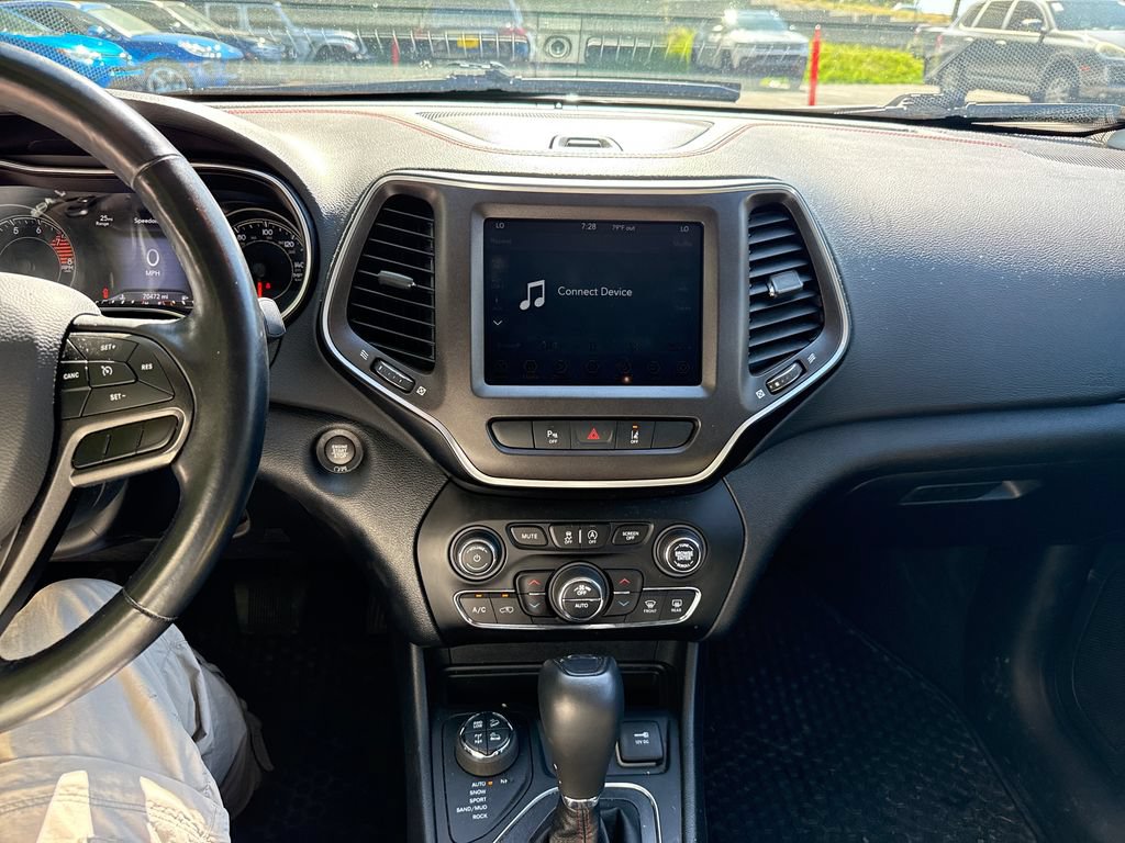 Used 2021 Jeep Cherokee Trailhawk AWD/4WD image 23
