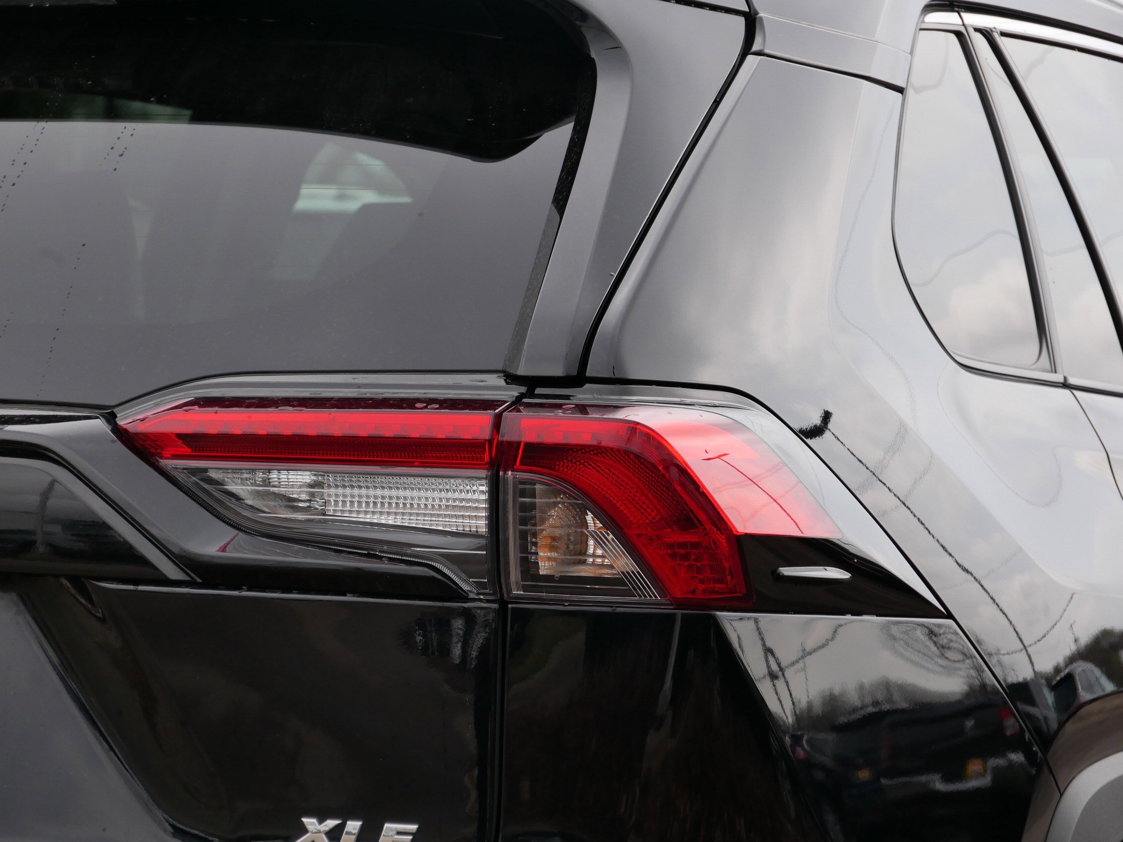 Used 2021 Toyota RAV4 XLE Premium AWD/4WD image 17