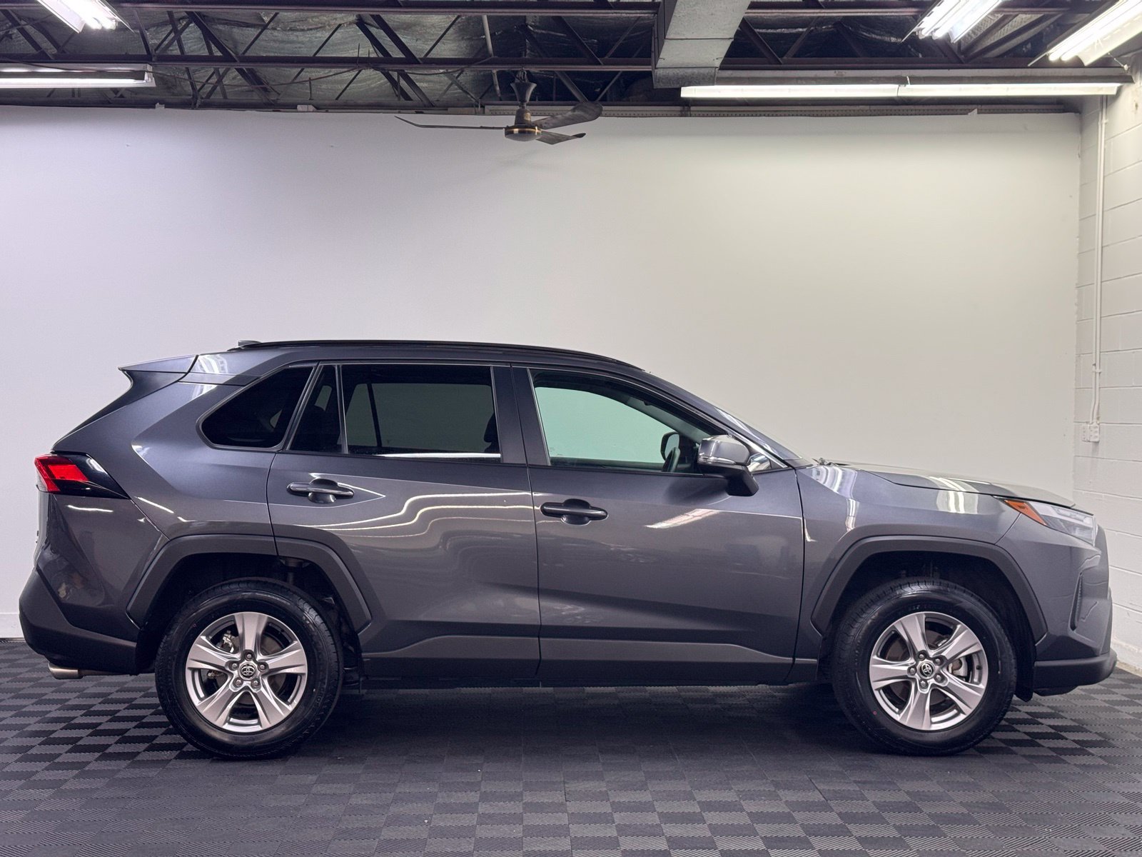 Used 2025 Toyota RAV4 XLE AWD/4WD image 4