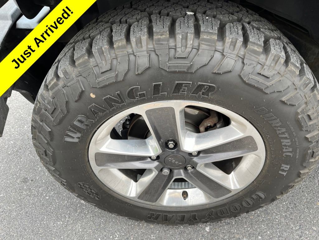 Used 2016 Jeep Wrangler Unlimited Sahara w/ Dual Top Group AWD/4WD image 10