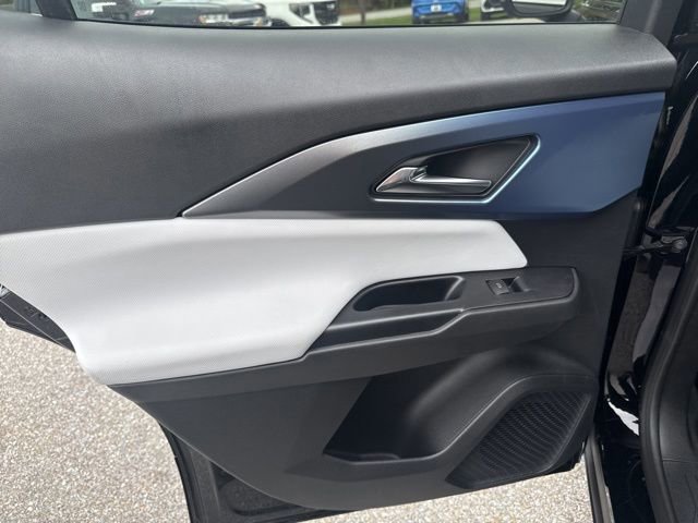 New 2025 Chevrolet Equinox EV LT w/ Convenience Package II FWD image 21