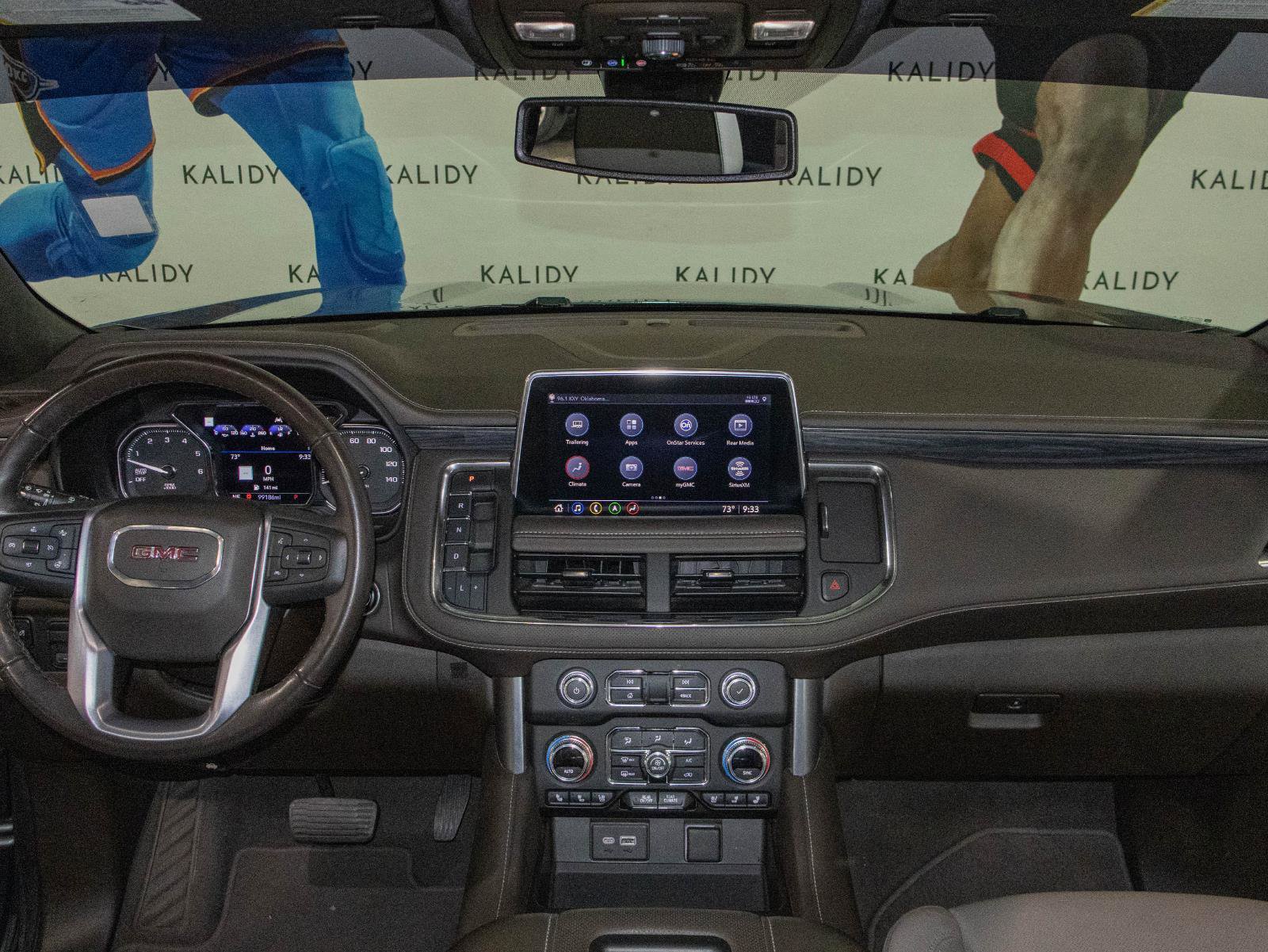 Used 2021 GMC Yukon SLT w/ SLT Luxury Plus Package image 3