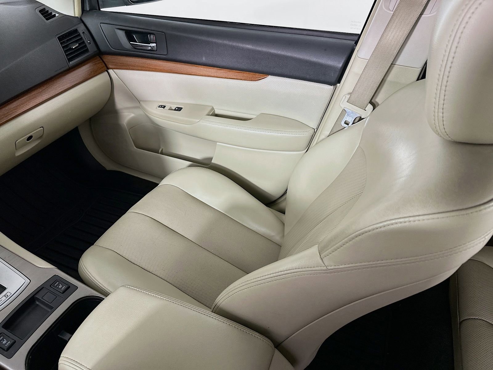 Used 2014 Subaru Outback 3.6R Limited AWD/4WD image 26