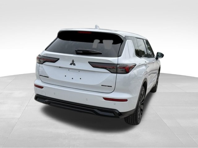 New 2026 Mitsubishi Outlander LE FWD image 3