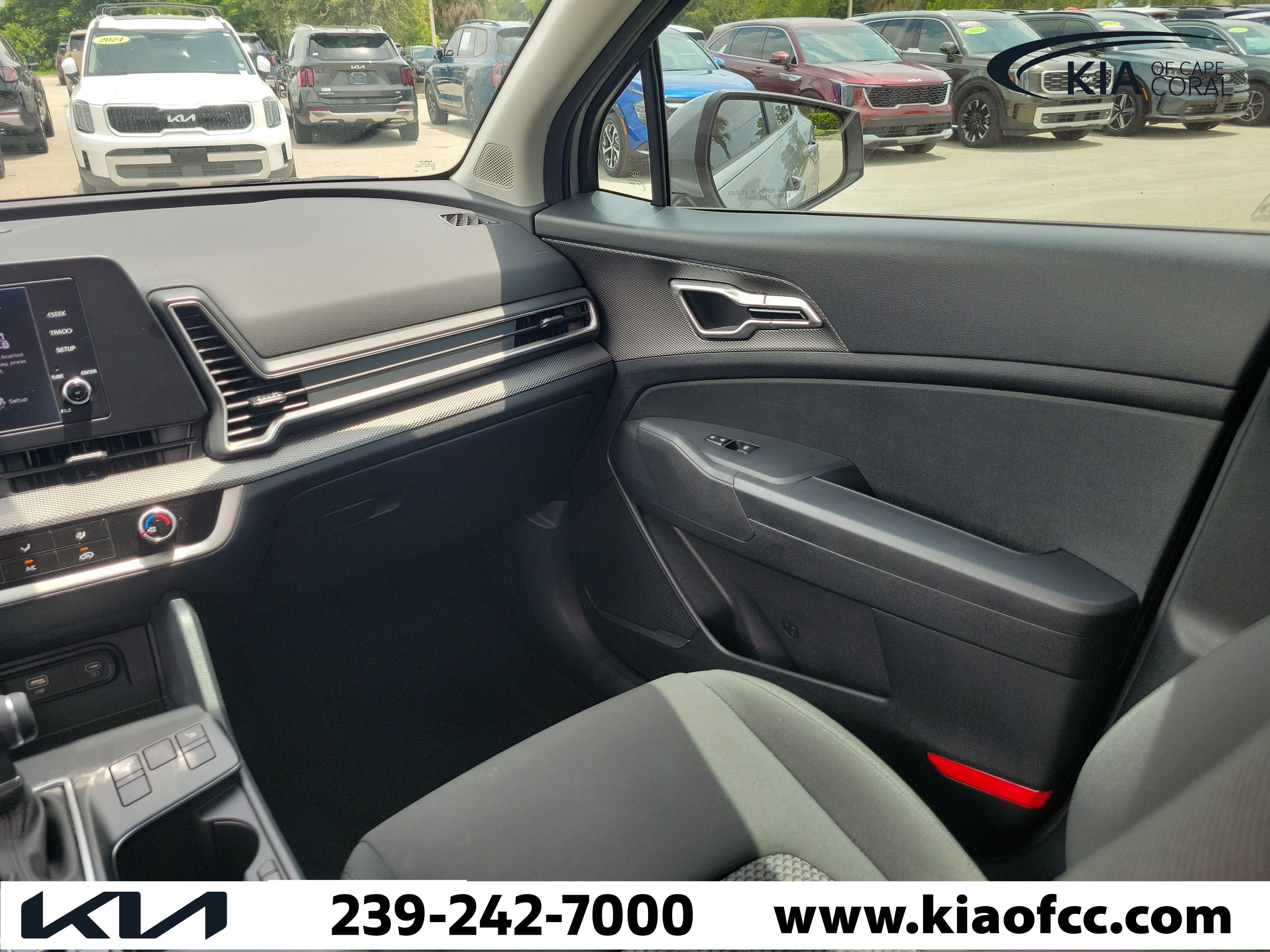 Used 2025 Kia Sportage LX AWD/4WD image 17