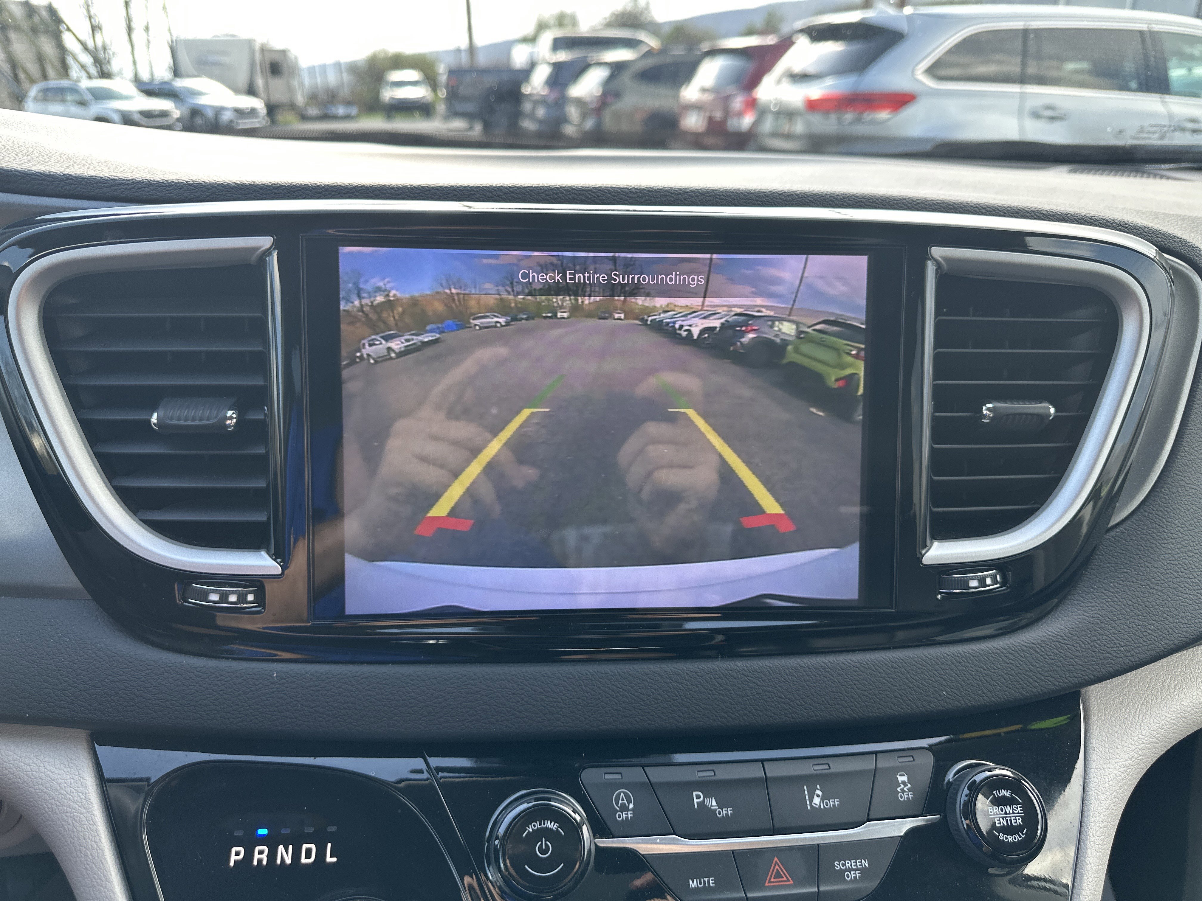 Used 2023 Chrysler Pacifica Touring-L image 27