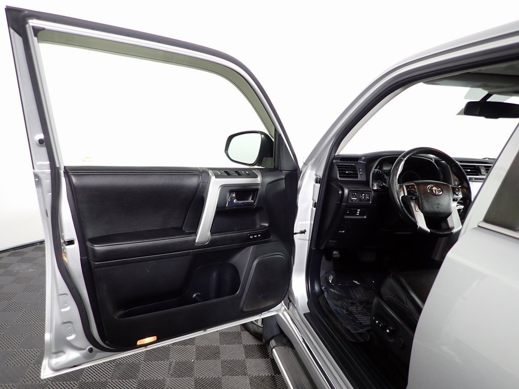 Used 2014 Toyota 4Runner Limited image 21