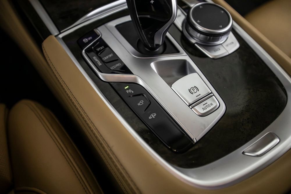 Used 2022 BMW 740i xDrive w/ Premium Package image 36