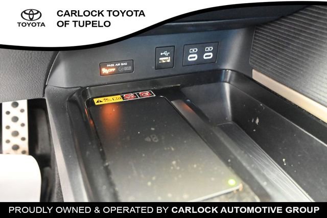 Used 2025 Toyota Camry SE w/ Convenience Package FWD image 15
