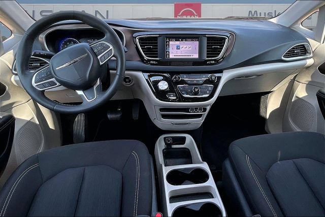Used 2023 Chrysler Voyager LX FWD image 7