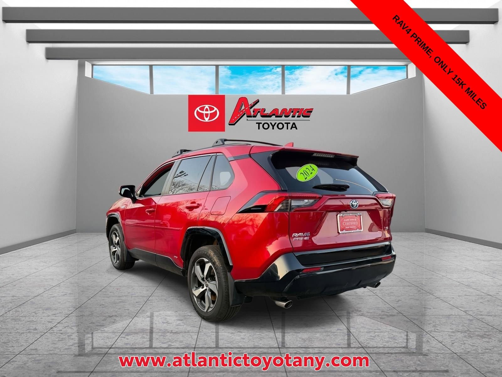 Used 2024 Toyota RAV4 SE w/ Weather & Moonroof Package image 4