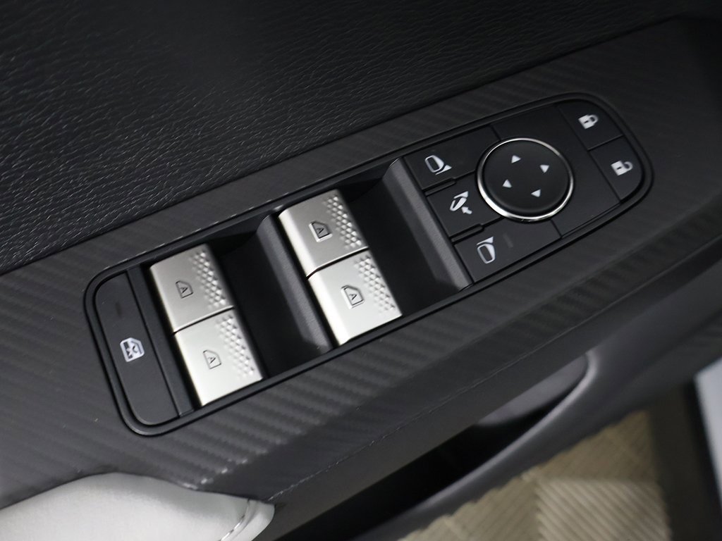 New 2025 Mitsubishi Outlander SE image 38