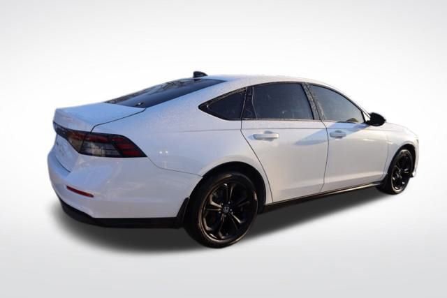 Used 2025 Honda Accord SE image 11