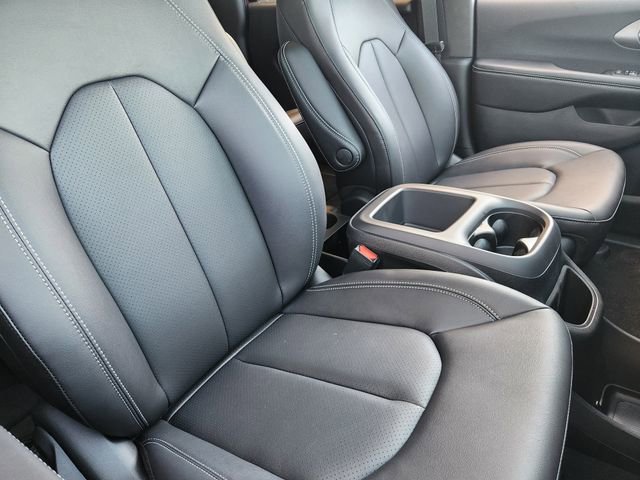 New 2026 Chrysler Pacifica Select image 9