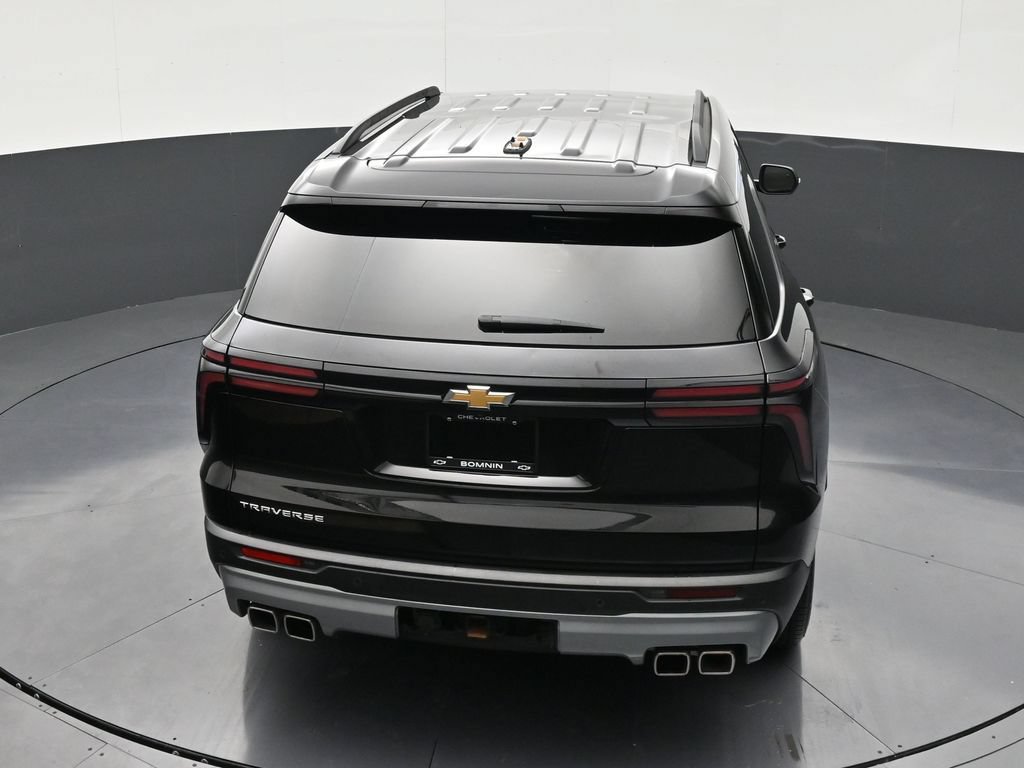 Used 2025 Chevrolet Traverse LT FWD image 15