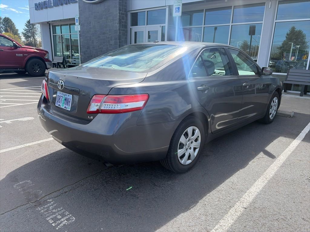 Used 2011 Toyota Camry LE image 5
