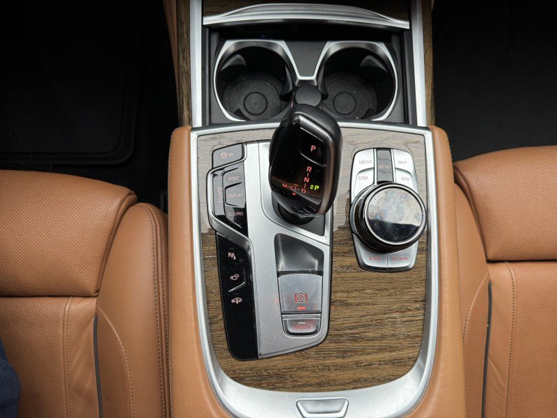 Used 2018 BMW 750i xDrive image 28