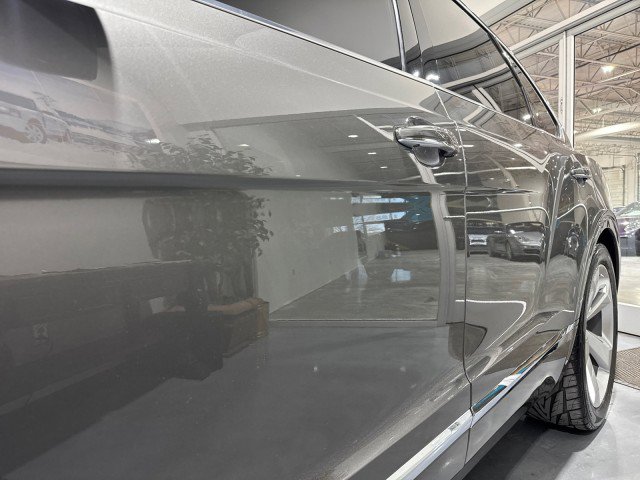 Used 2017 Bentley Bentayga image 35