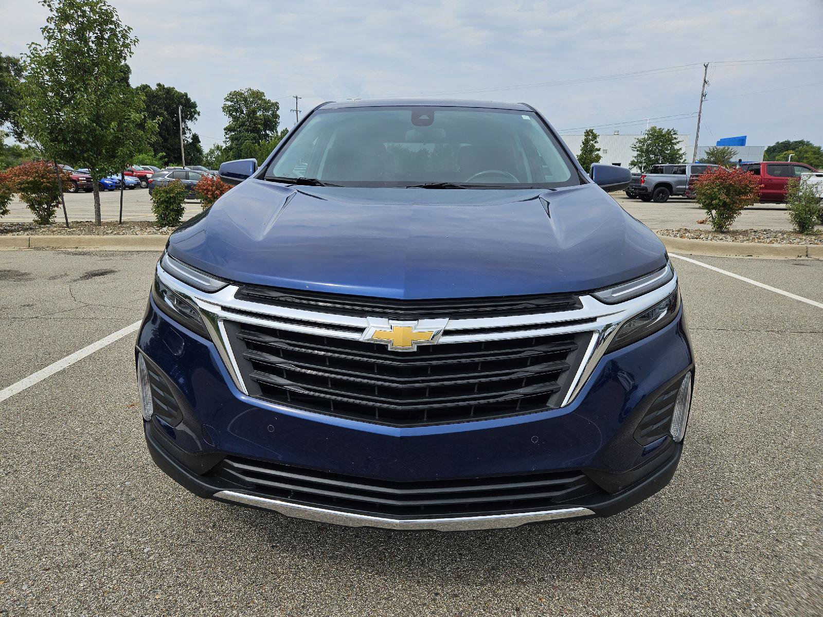 Used 2022 Chevrolet Equinox LT AWD/4WD image 2