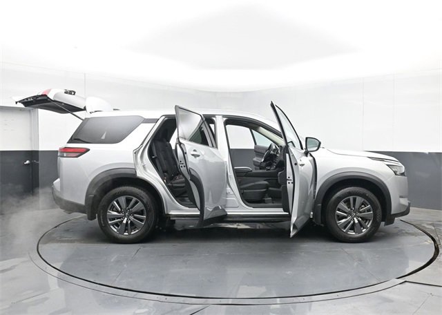 Used 2024 Nissan Pathfinder S image 53